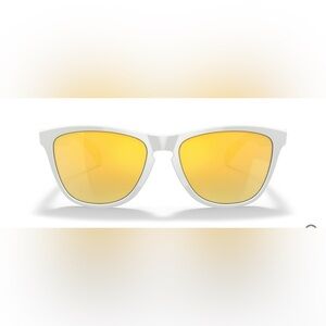 Oakley Frogskin Matte White with Prizm 24K Polarized Lense